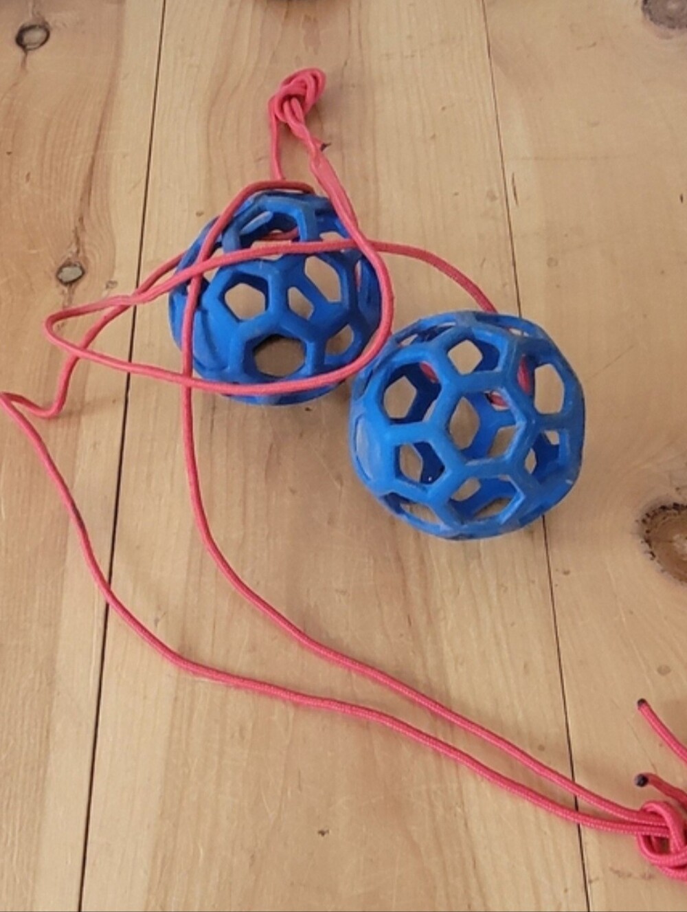 Hay Ball Feeder/ Treat Ball 2pcs /Hanging Hay Feeder Ball with Rope